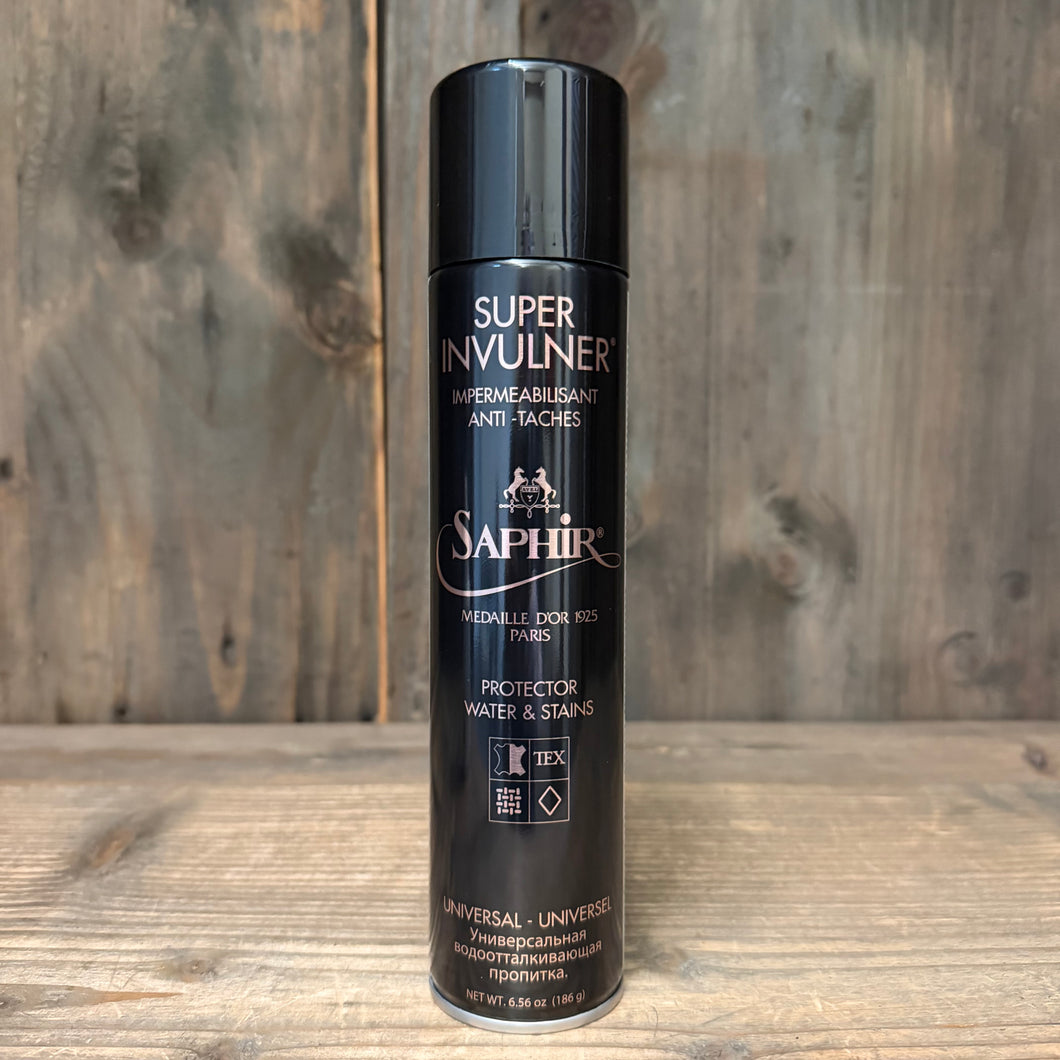 Suede protector spray for riding boots – Saphir Super Invulner